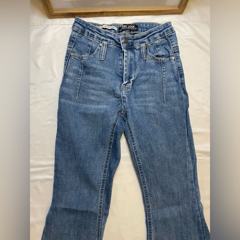 Sweet Look size 1 belted flare light wash jeans - Picture 2 of 7